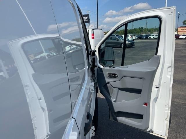 Ford Transit Van T-150 130" Low Rf 8600 GVWR Swing-Out RH Dr 2017