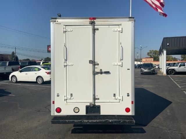 GMC Savana Commercial Cutaway 3500 Van 139" 2013