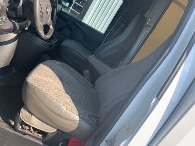 GMC Savana Commercial Cutaway 3500 Van 139" 2013