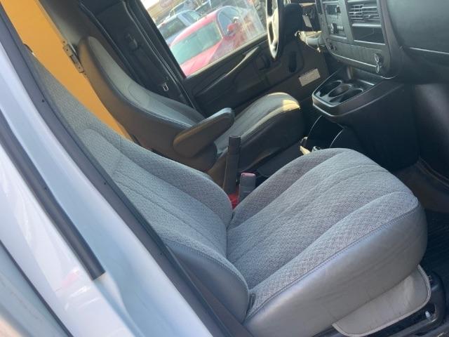 GMC Savana Commercial Cutaway 3500 Van 139" 2013