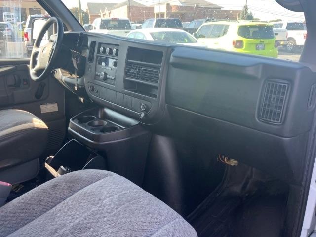 GMC Savana Commercial Cutaway 3500 Van 139" 2013