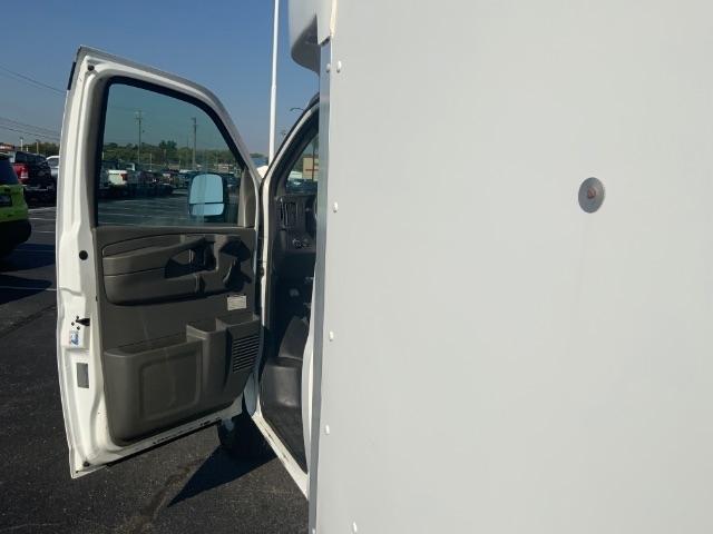 GMC Savana Commercial Cutaway 3500 Van 139" 2013