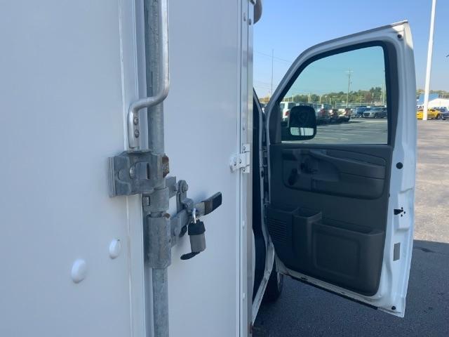 GMC Savana Commercial Cutaway 3500 Van 139" 2013