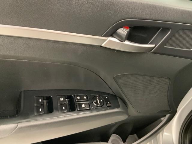 Hyundai Elantra SE IVT 2020