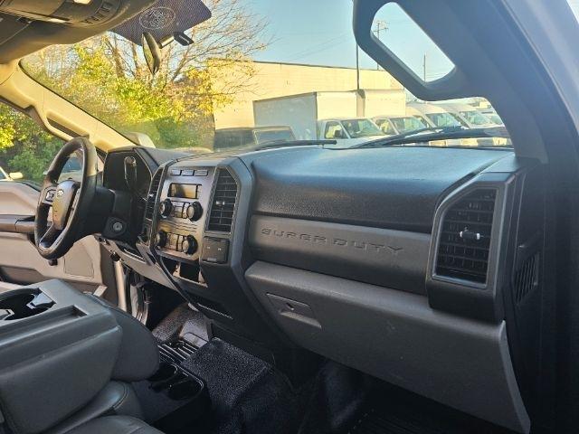 Ford Super Duty F-550 DRW XLT 2WD Reg Cab 145" WB 60" CA 2018