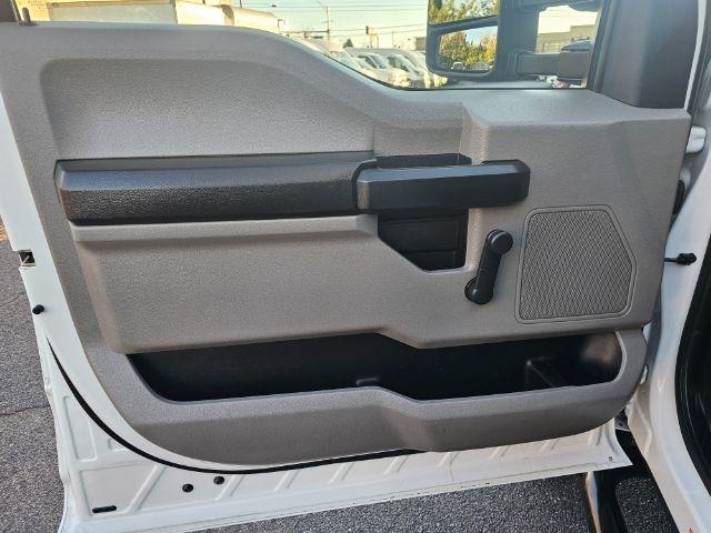 Ford Super Duty F-550 DRW XLT 2WD Reg Cab 145" WB 60" CA 2018