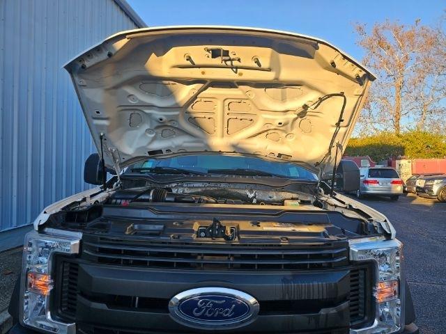 Ford Super Duty F-550 DRW XLT 2WD Reg Cab 145" WB 60" CA 2018