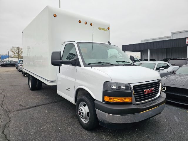 GMC Savana Commercial Cutaway 4500 Van 177" 2022
