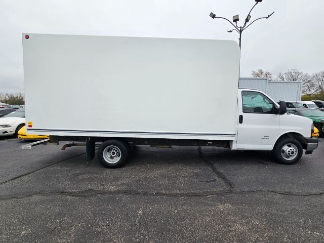 GMC Savana Commercial Cutaway 4500 Van 177" 2022