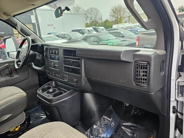 GMC Savana Commercial Cutaway 4500 Van 177" 2022