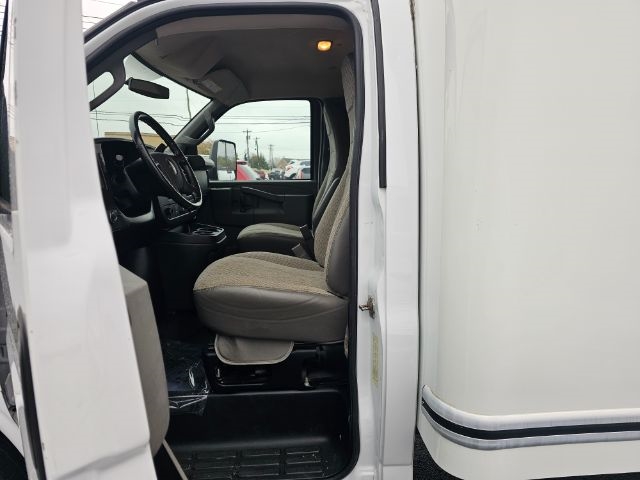 GMC Savana Commercial Cutaway 4500 Van 177" 2022