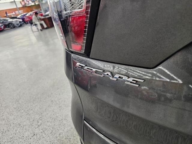 Ford Escape Titanium 4WD 2017