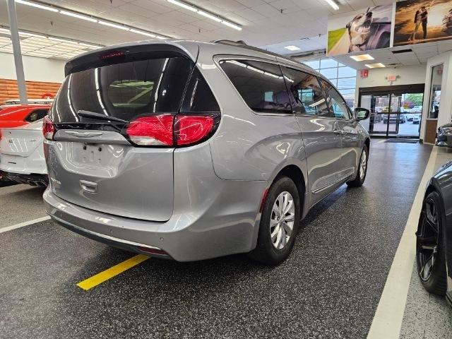 Chrysler Pacifica Touring-L FWD 2017