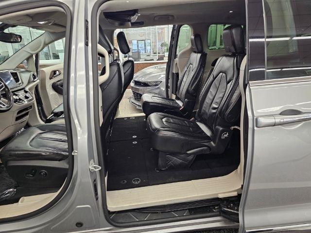 Chrysler Pacifica Touring-L FWD 2017