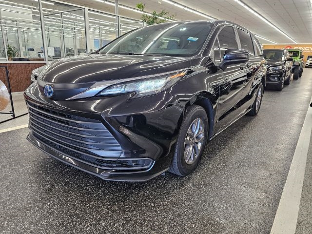 Toyota Sienna LE AWD 8-Passenger (Natl) 2022