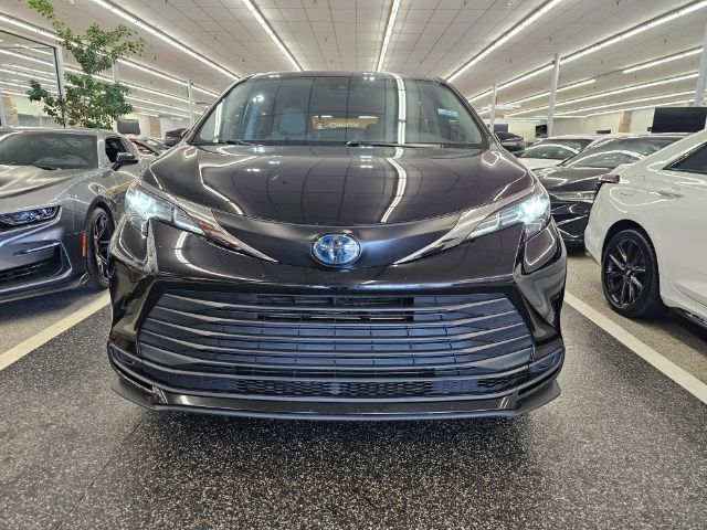 Toyota Sienna LE AWD 8-Passenger (Natl) 2022