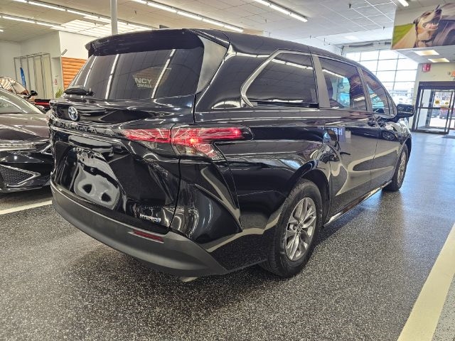 Toyota Sienna LE AWD 8-Passenger (Natl) 2022
