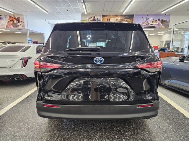 Toyota Sienna LE AWD 8-Passenger (Natl) 2022