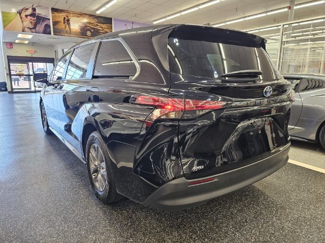Toyota Sienna LE AWD 8-Passenger (Natl) 2022