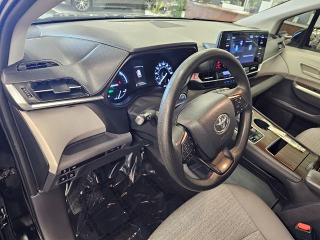 Toyota Sienna LE AWD 8-Passenger (Natl) 2022