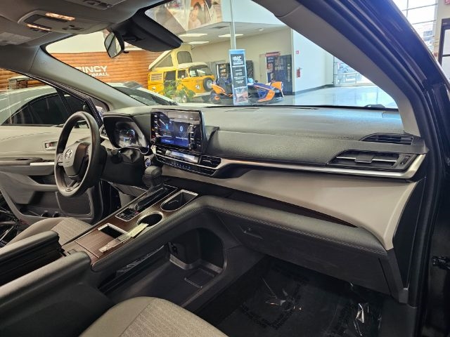 Toyota Sienna LE AWD 8-Passenger (Natl) 2022