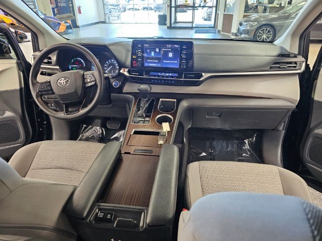 Toyota Sienna LE AWD 8-Passenger (Natl) 2022