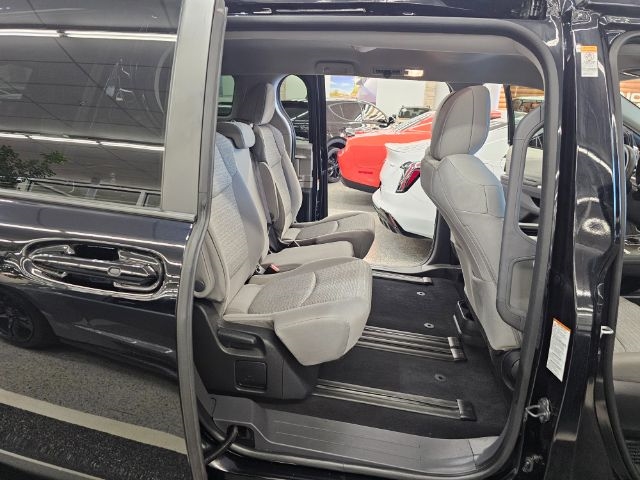 Toyota Sienna LE AWD 8-Passenger (Natl) 2022