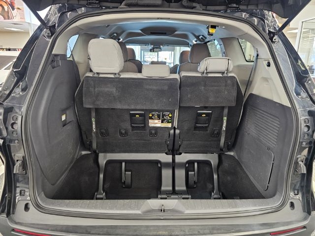 Toyota Sienna LE AWD 8-Passenger (Natl) 2022