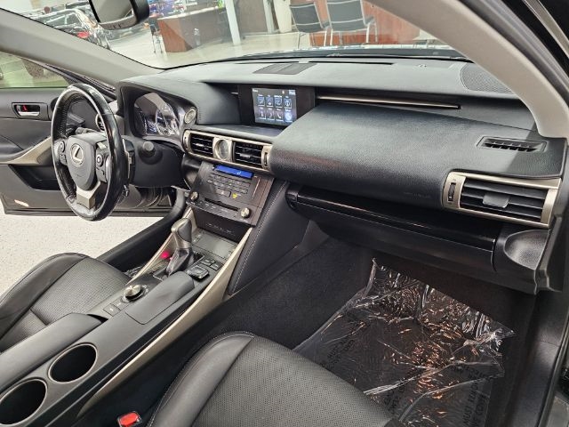 Lexus IS 300 4dr Sdn AWD 2016