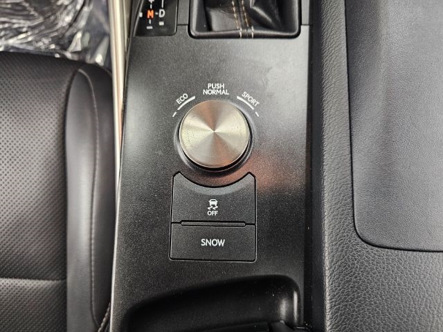 Lexus IS 300 4dr Sdn AWD 2016