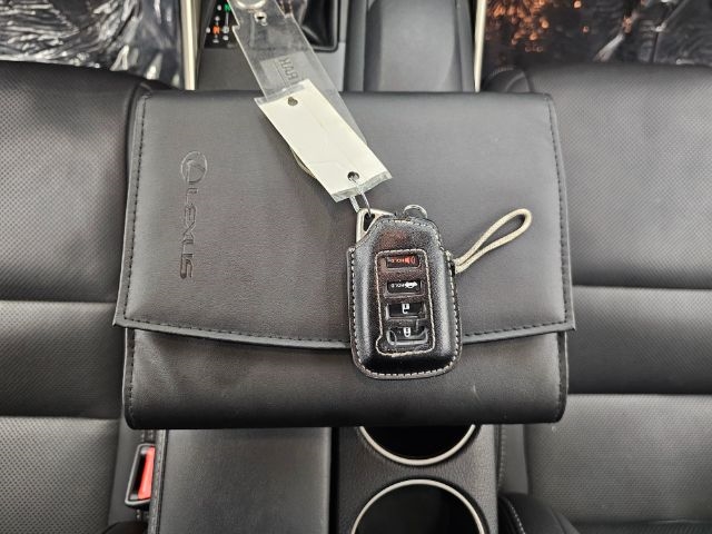 Lexus IS 300 4dr Sdn AWD 2016