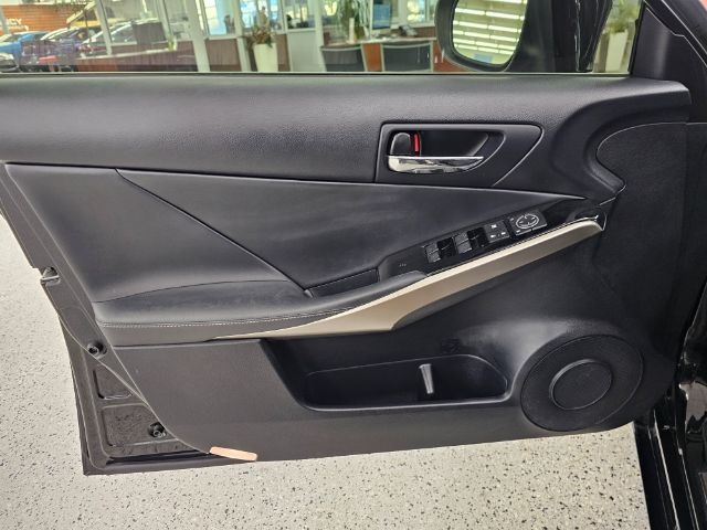 Lexus IS 300 4dr Sdn AWD 2016