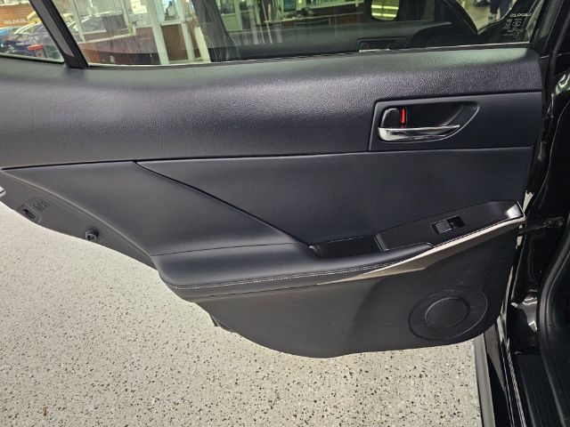 Lexus IS 300 4dr Sdn AWD 2016