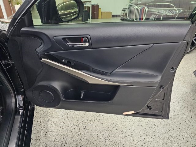 Lexus IS 300 4dr Sdn AWD 2016