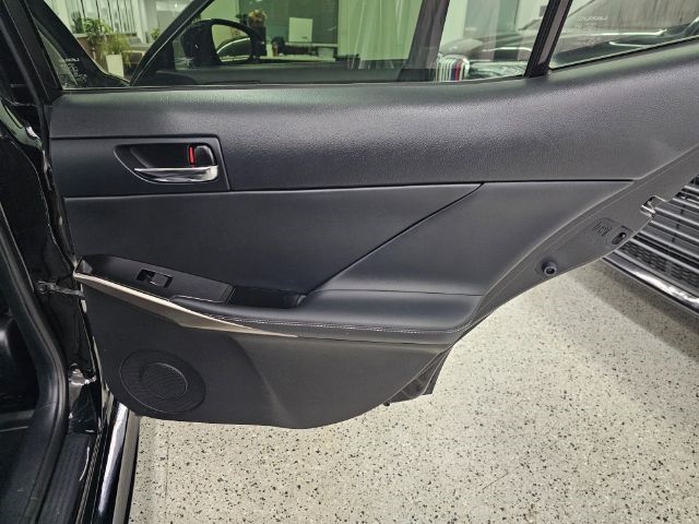 Lexus IS 300 4dr Sdn AWD 2016