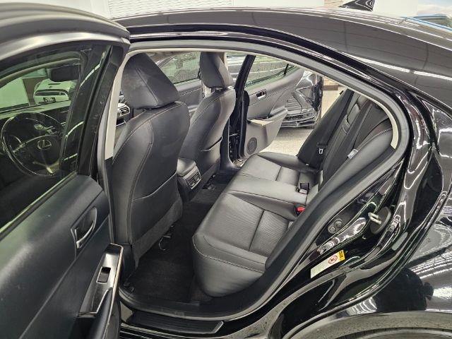 Lexus IS 300 4dr Sdn AWD 2016