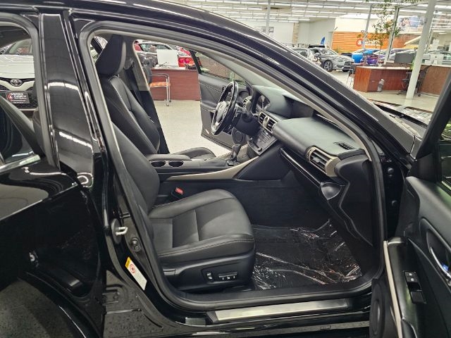 Lexus IS 300 4dr Sdn AWD 2016