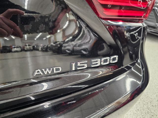 Lexus IS 300 4dr Sdn AWD 2016