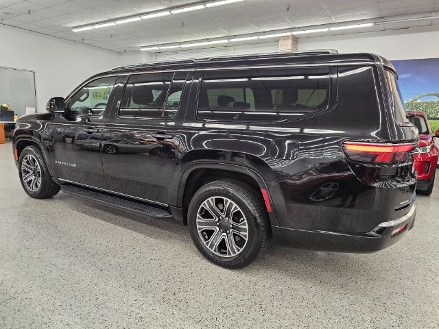 2023 Jeep Wagoneer L Series II photo 6