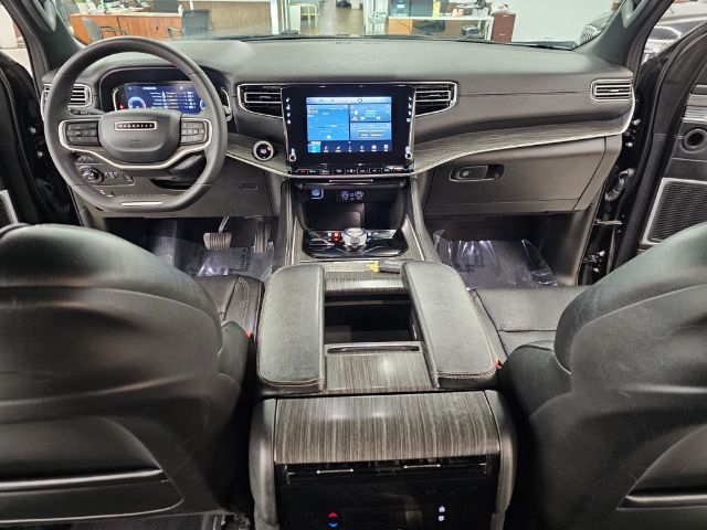2023 Jeep Wagoneer L Series II photo 9