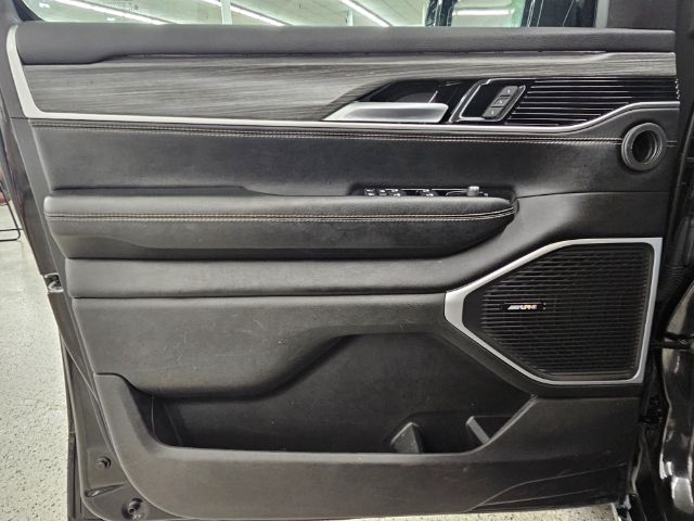 2023 Jeep Wagoneer L Series II photo 23