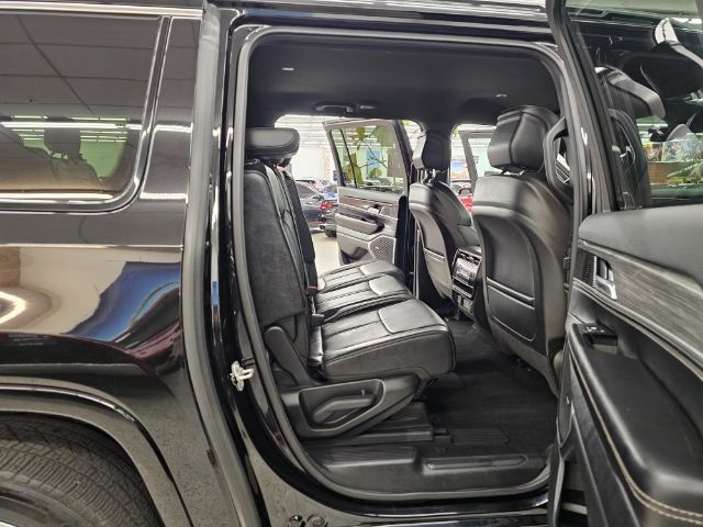 2023 Jeep Wagoneer L Series II photo 30