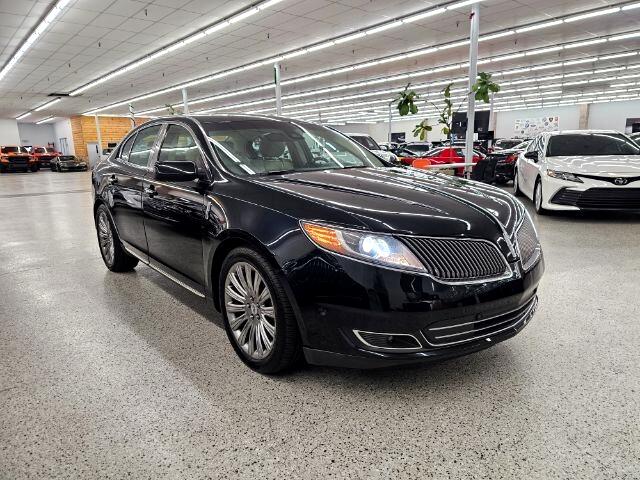 2014 Lincoln MKS photo 3