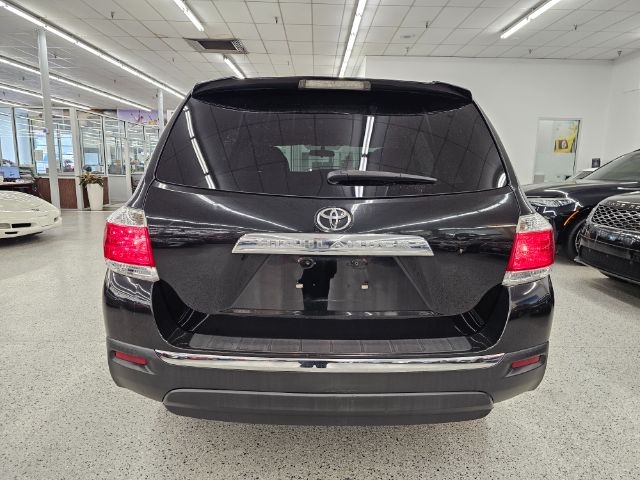 Toyota Highlander FWD 4dr I4 (Natl) 2013