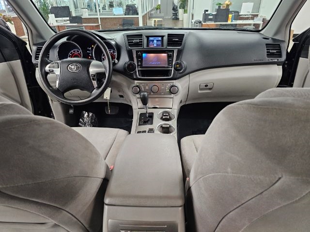 Toyota Highlander FWD 4dr I4 (Natl) 2013