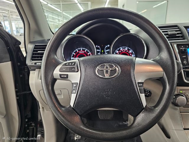 Toyota Highlander FWD 4dr I4 (Natl) 2013