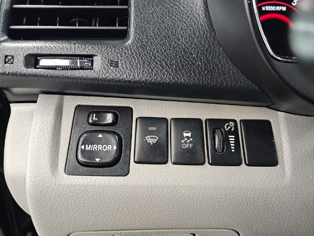 Toyota Highlander FWD 4dr I4 (Natl) 2013