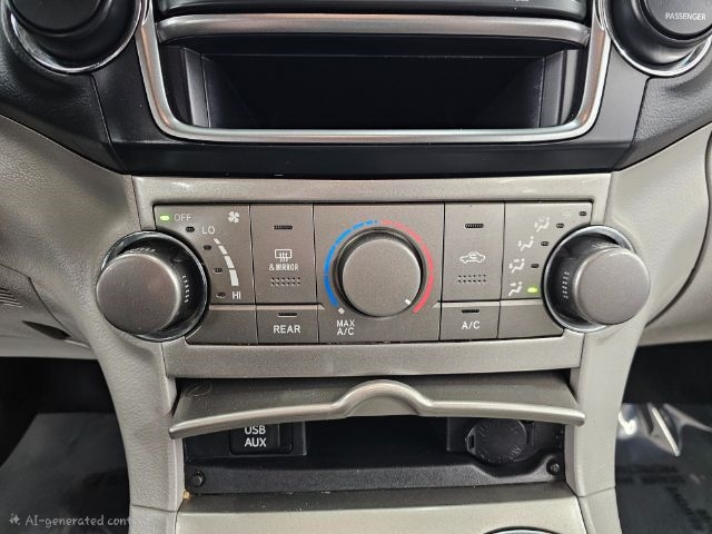 Toyota Highlander FWD 4dr I4 (Natl) 2013