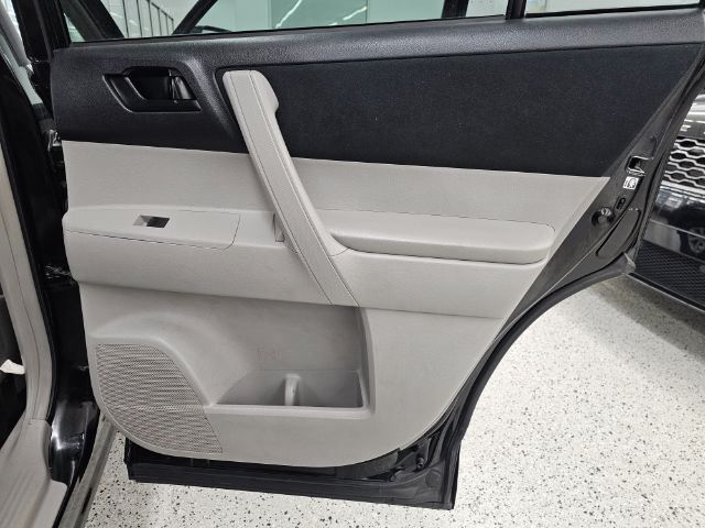 Toyota Highlander FWD 4dr I4 (Natl) 2013