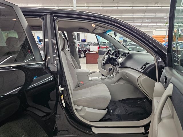 Toyota Highlander FWD 4dr I4 (Natl) 2013